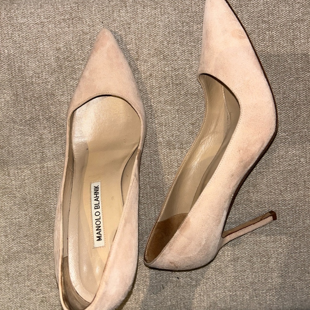 Manolo Blahnik Beige Suede Heels